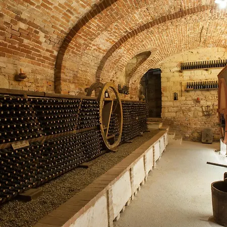 Κατάλυμα σε φάρμα Le Tre Rose - Cantina Zanello Rosignano Monferrato